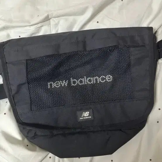 [BUNJANG] New Balance Messenger Bag / 뉴발란스 메신저백 가방