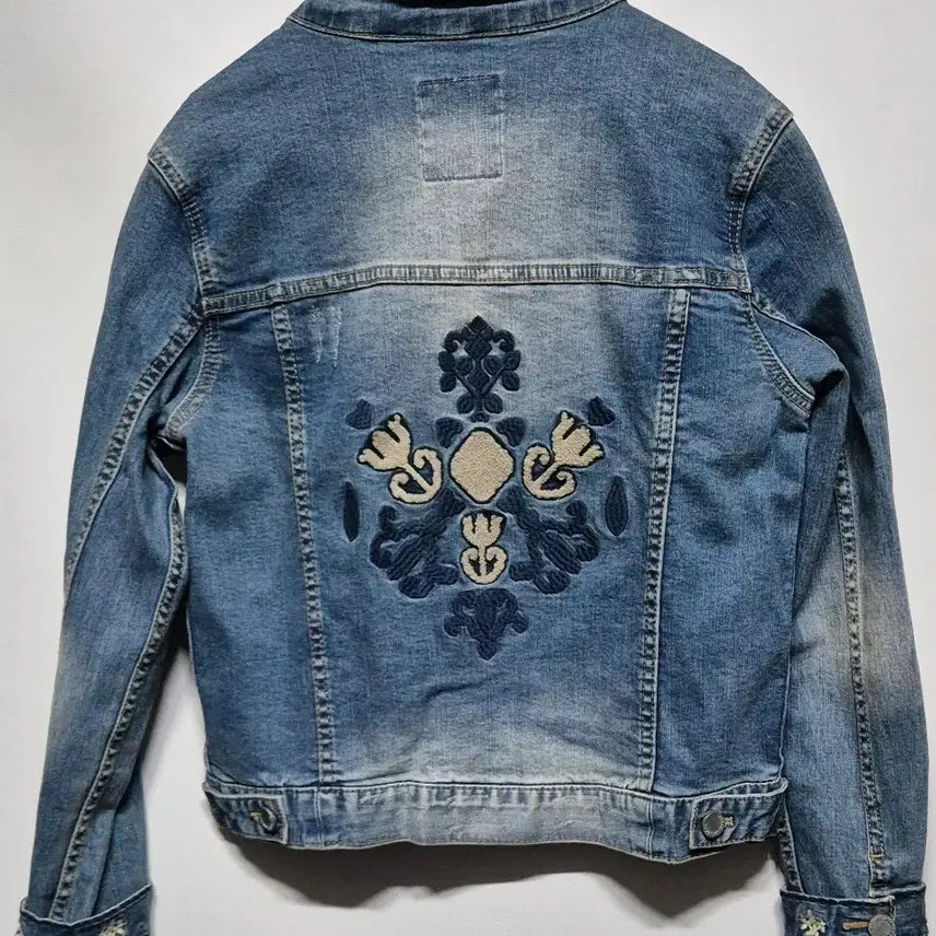 [BUNJANG] Thursday Island Denim Jacket Size S / 써스데이아일랜드 정품 데님 자켓 S