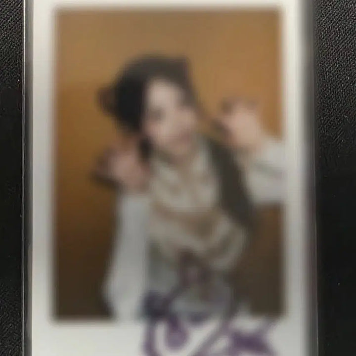 [BUNJANG] QWER Heena Uniform Signed Polaroid / QWER 히나 제복 싸인폴라로이드