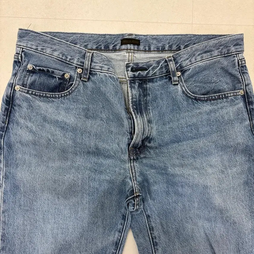 [BUNJANG] Uniqlo Regular Straight Fit Light Wash Denim Jeans Size 35 / 유니클로 레귤러 스트레이트핏 연청 데님35