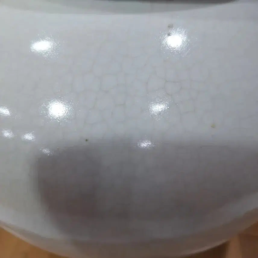 [BUNJANG] White Porcelain Moon Jar with Floral Motif / 백자 달항아리