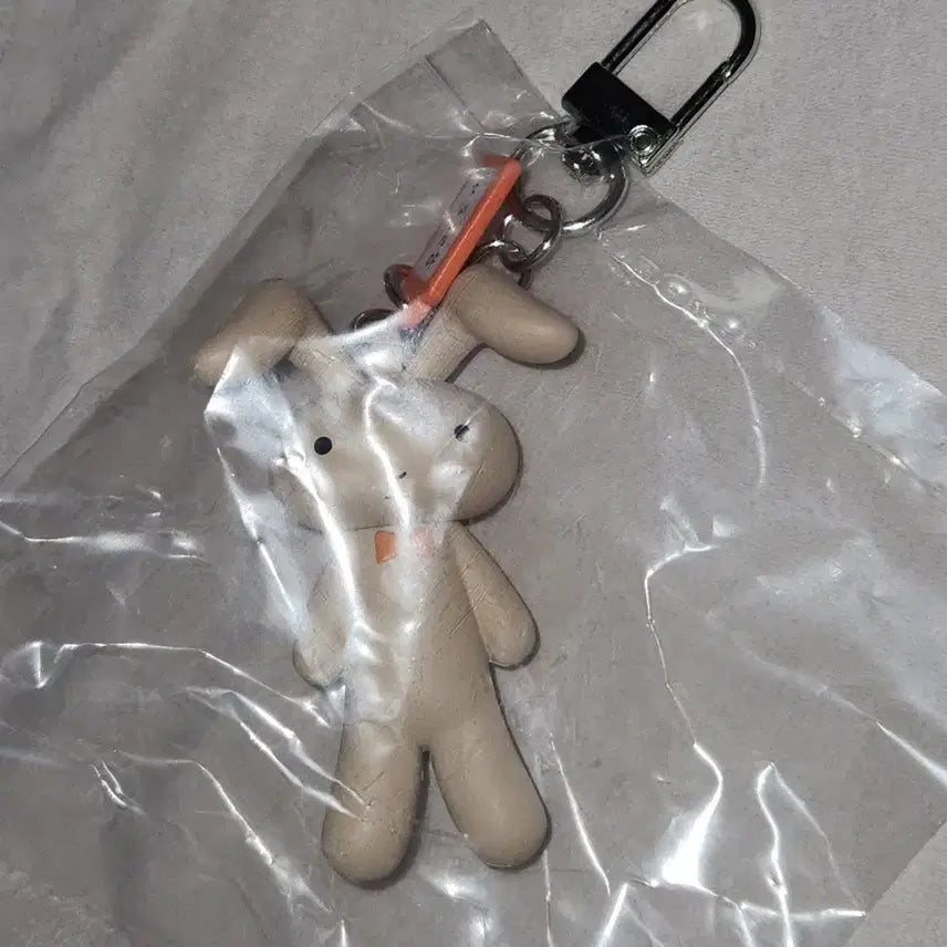 [BUNJANG] Crayon Shin-chan Miniature Gacha Keychain - Glass Rabbit / 짱구는 못말려 짱구 미니어처 키링 가챠 유리 토끼