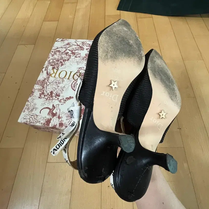 [SOLD OUT] [상태최상/쿨거택포] 디올 자디올 슬링백 펌프스 구두 블랙 38D
