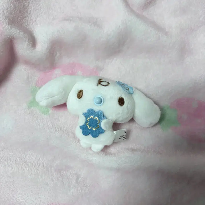 [BUNJANG] Cinnamoroll Mizuiro Clover Milk Brooch Mascot Plush / 시나모롤 미즈이로 클로버 밀크 브로치 마스코트 인형