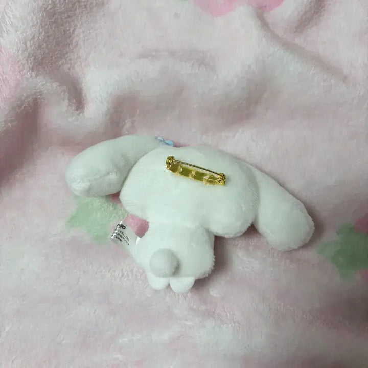 [BUNJANG] Cinnamoroll Mizuiro Clover Milk Brooch Mascot Plush / 시나모롤 미즈이로 클로버 밀크 브로치 마스코트 인형