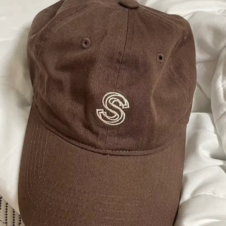 [BUNJANG] Sculptor S Logo Ball Cap Brown / S로고 브라운 볼캡
