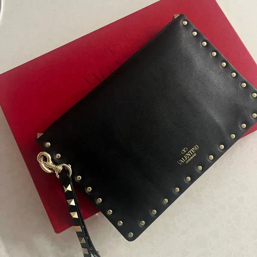 [BUNJANG] Valentino Rockstud Envelope Clutch / (정품)발렌티노 락스터드 엔벨롭 클러치