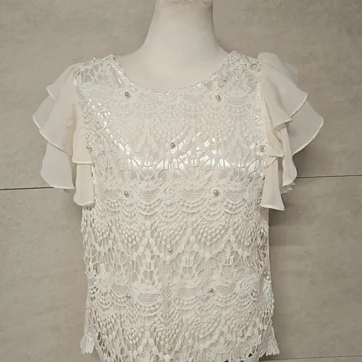 [BUNJANG] Lace Pearl Blouse &amp; Camisole Set White Size 55 / 레이스 진주 블라우스   레이스. 나시 (일괄)화이트 55사이즈