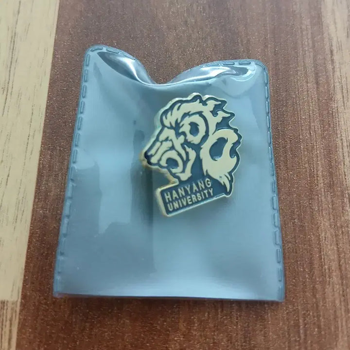 [BUNJANG] Hanyang University Emblem Badge / 한양대학교 뱃지