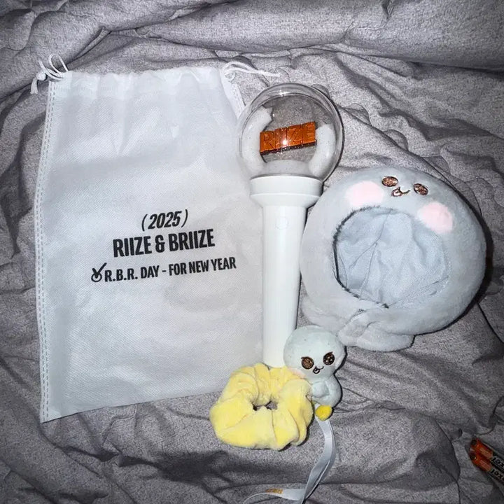[BUNJANG] RIIZE Official Lightstick Songyongdori Cape &amp; Hair Tie Bundle Set / 라이즈 응원봉 송용돌이 케이프 머리끈 일괄로 양도 합니다