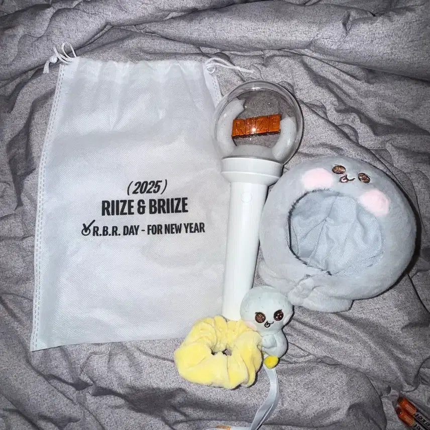 [BUNJANG] RIIZE Official Lightstick Songyongdori Cape &amp; Hair Tie Bundle Set / 라이즈 응원봉 송용돌이 케이프 머리끈 일괄로 양도 합니다