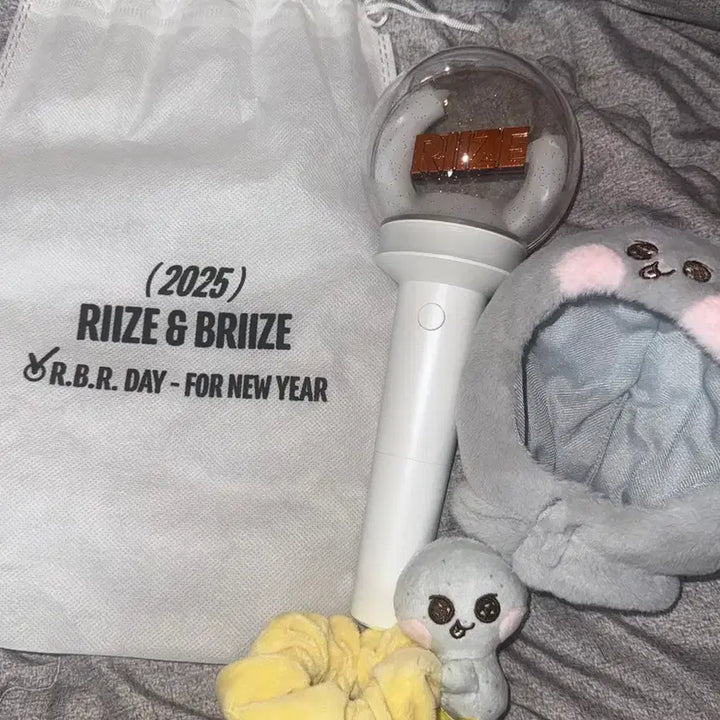 [BUNJANG] RIIZE Official Lightstick Songyongdori Cape &amp; Hair Tie Bundle Set / 라이즈 응원봉 송용돌이 케이프 머리끈 일괄로 양도 합니다