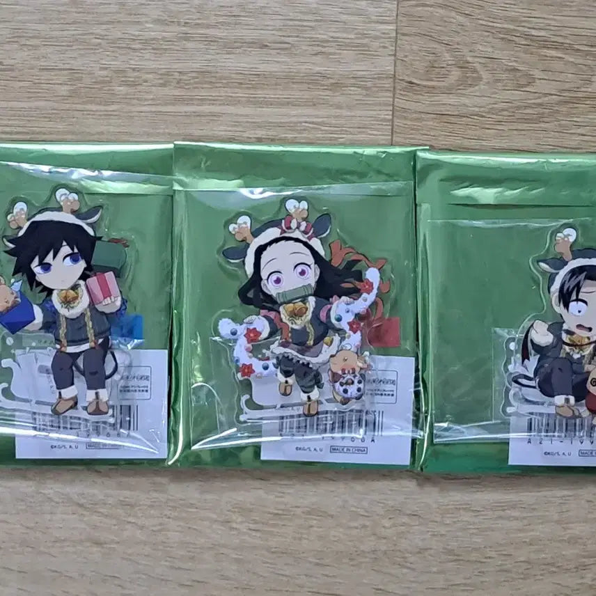 [BUNJANG] Demon Slayer: Kimetsu no Yaiba Christmas 2025 Acrylic Standees (Giyu, Nezuko, Murata) - Bundle Set / 귀멸의칼날 크리스마스2025 아크릴 기유 네즈코 무라타 판매합니다.