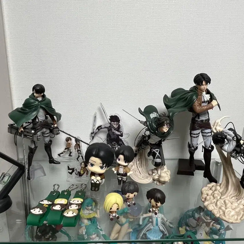 [BUNJANG] Attack on Titan Official Goods Figures Bundle Set / 개봉양품 진격의 거인 피규어,공식 굿즈 일괄판매