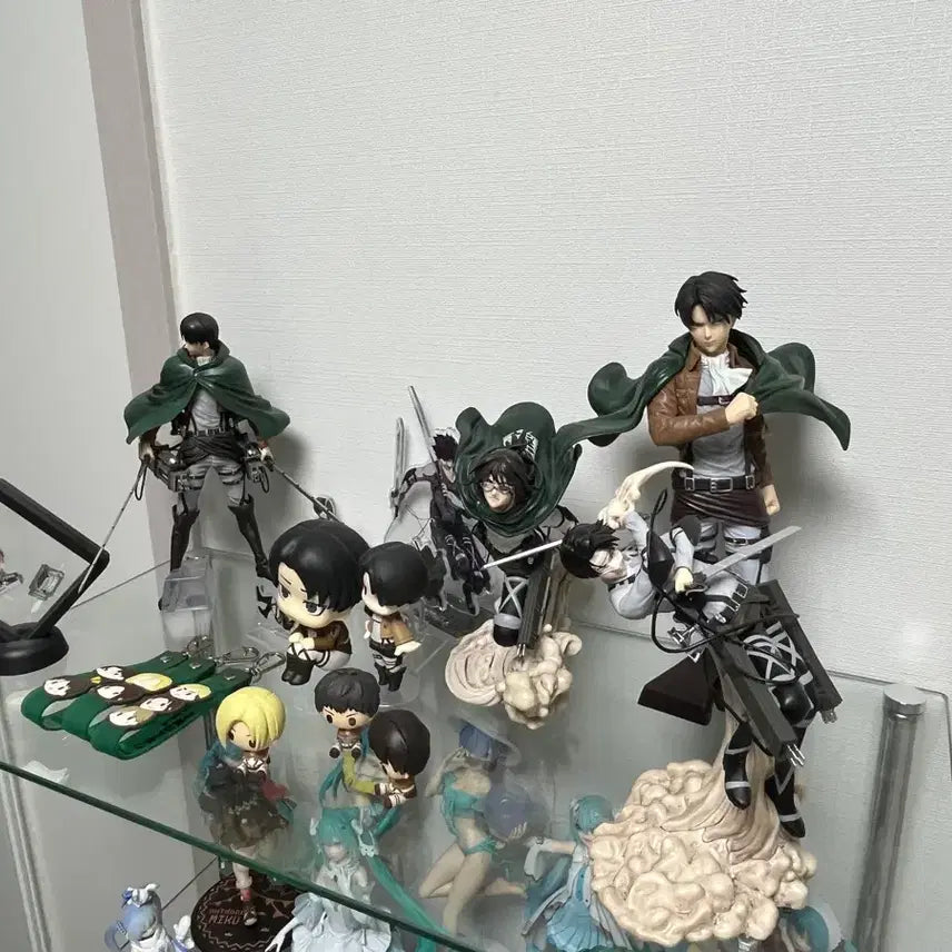 [BUNJANG] Attack on Titan Official Goods Figures Bundle Set / 개봉양품 진격의 거인 피규어,공식 굿즈 일괄판매
