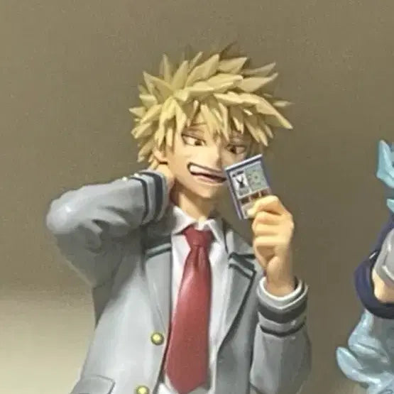[BUNJANG] Katsuki Bakugo B Prize Figure Defending Pose + Enji Todoroki (Endeavor) Figure (Service Included) / 바쿠고 B상 방어하는 힘 + 팻검 피규어(서비스 O)