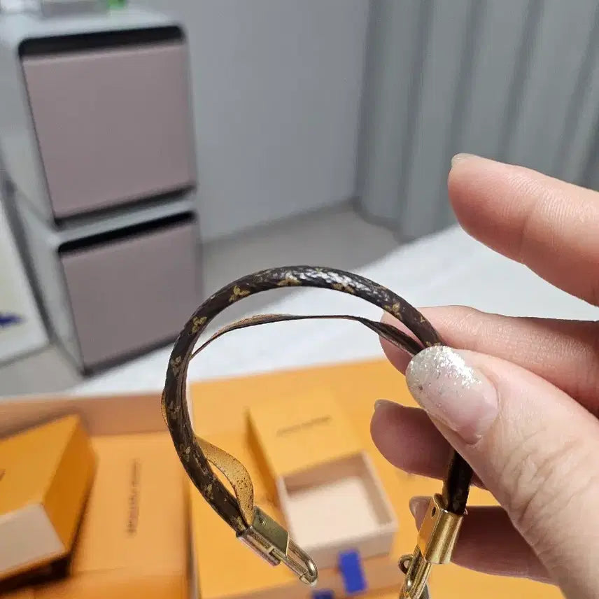 [BUNJANG] Louis Vuitton Monogram Heart Charm Bracelet (Box Included) / 루이비통 정품 모노그램 하트 참 팔찌 (박스O)