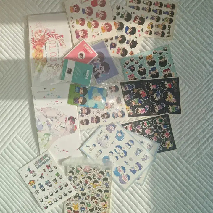 [BUNJANG] Osomatsu-san Fan-made Merchandise Bundle (Card Sleeves, Stickers, Notebooks, Doujinshi) / 카드텍 스티커 회지)가격제안o 오소마츠상 비공굿 비공식 굿즈 일괄