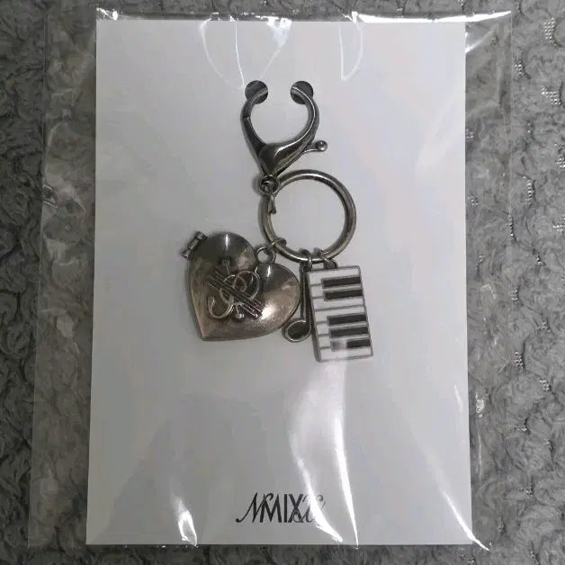 [BUNJANG] NMIXX Haewon Heart Pendant Keyring / 해원 - 엔믹스 하트 펜턴트 키링