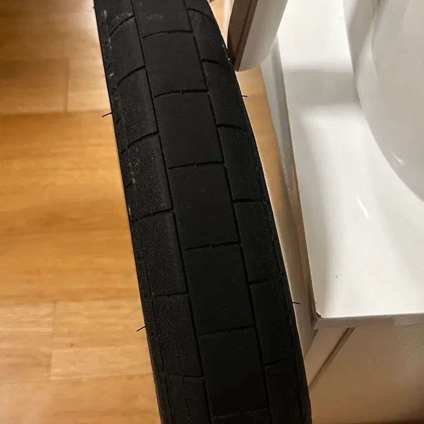 [BUNJANG] Demolition Momentum 2.35 Lightweight Wire Bead BMX Tire / Bmx 타이어 판매합니다 (1개)