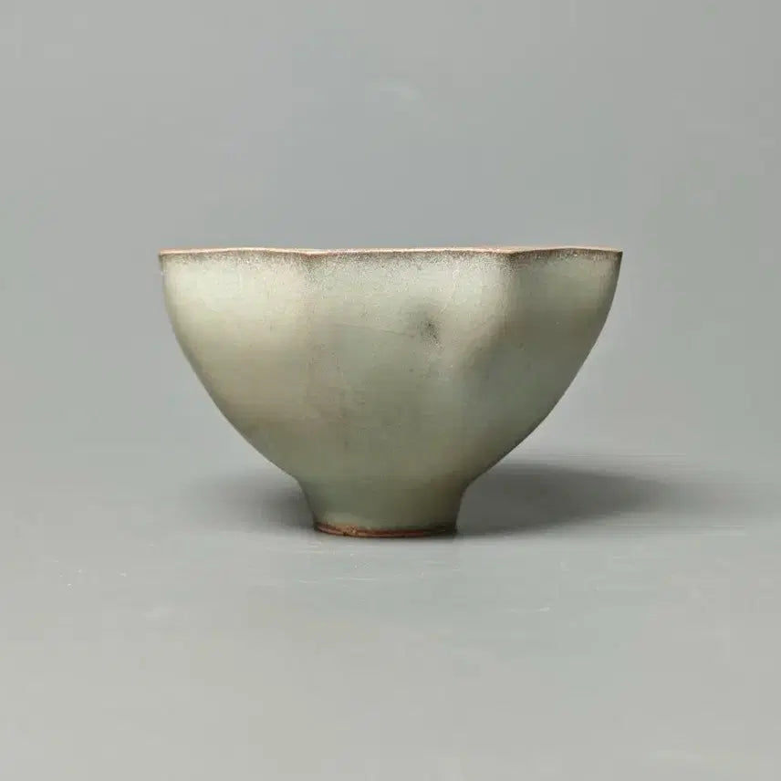 [BUNJANG] Chinese Qing Dynasty Early Longquan Celadon Eight-Petal Flower Rimmed Cup / [진품] 청나라 초기 용천요 팔능화구 잔 중국도자기 골동품 수집품