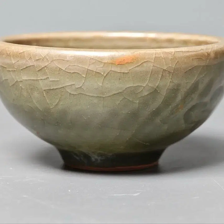 [BUNJANG] Late Ming Dynasty Celadon Porcelain, Lotus and Leaf Motif, Crackle Glaze Cup, Chinese Antique / [진품] 명대 말기 용천요 연화연엽문 빙렬유 잔 중국도자기 골동품
