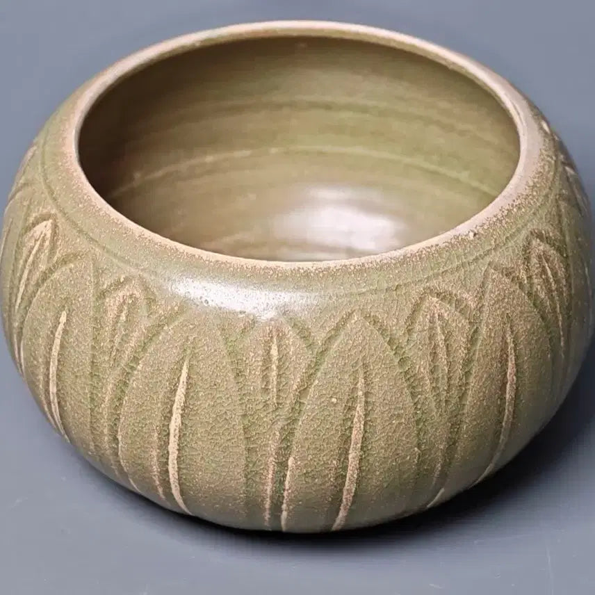 [BUNJANG] Yuan Dynasty Celadon Lotus Pedestal Bowl - Authentic Excavated Artifact / [진품] 원대 원나라 시기 출토품 연판문 청자 수반 중국도자기 골동품