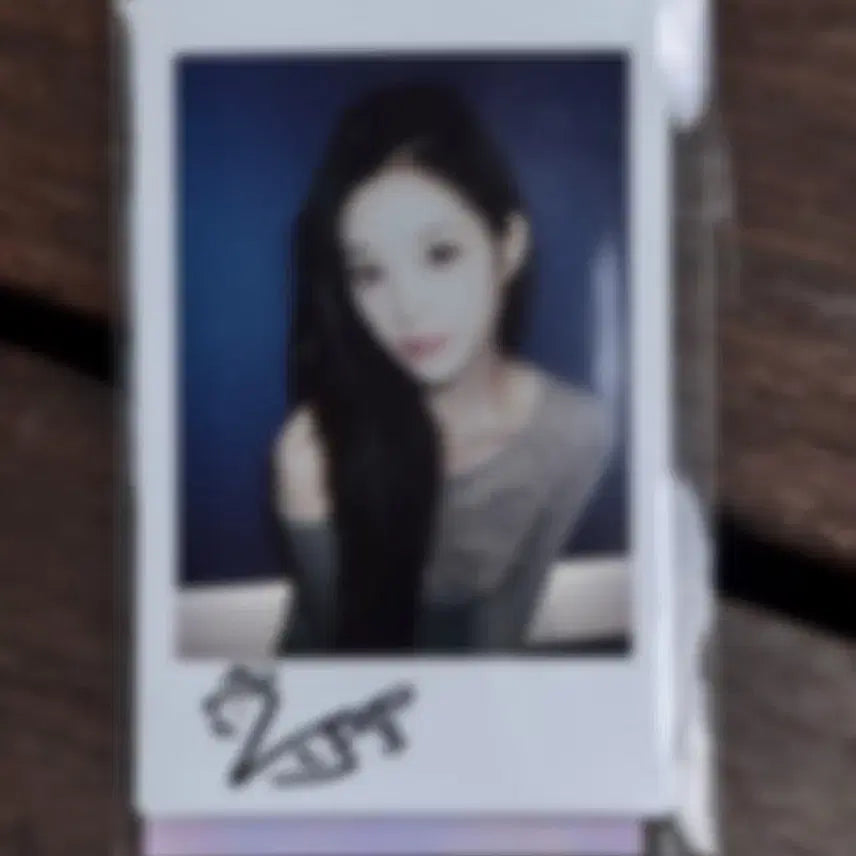 [BUNJANG] tripleS Jiyeon Signed Polaroids Megacon Costume / 트리플에스 지연 공방 싸인 폴라로이드 tripleS Jiyeon