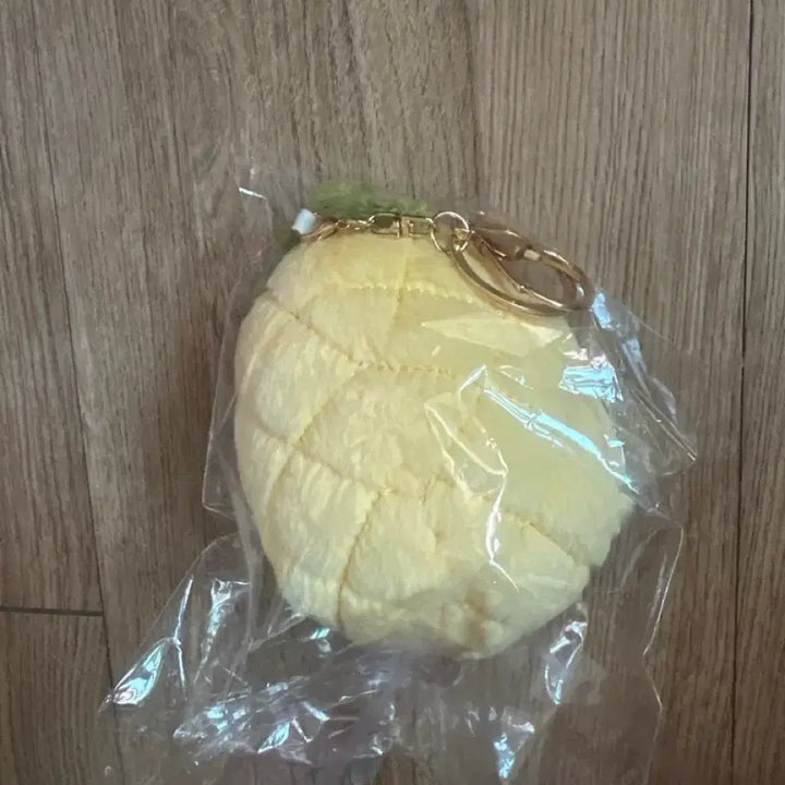 [BUNJANG] Del Monte Pineapple Plush Keychain / 델몬트 파인애플 인형 키링