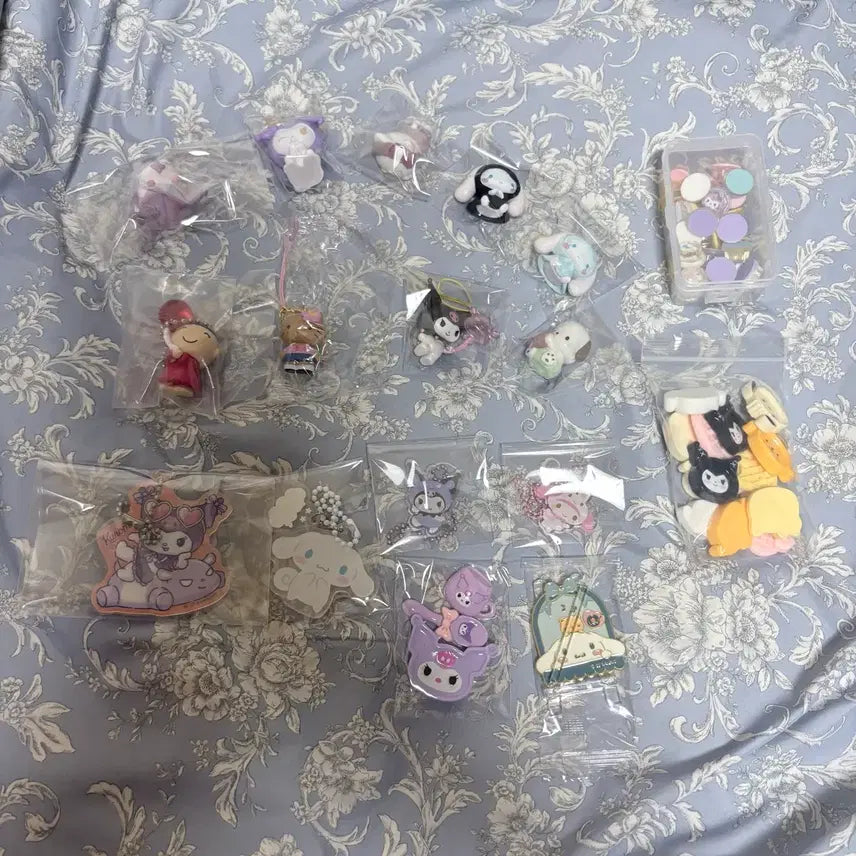 [BUNJANG] Sanrio Gacha, Keyrings, and Miniatures Bundle Set / 산리오 캐릭터 가챠, 키링, 미니어처