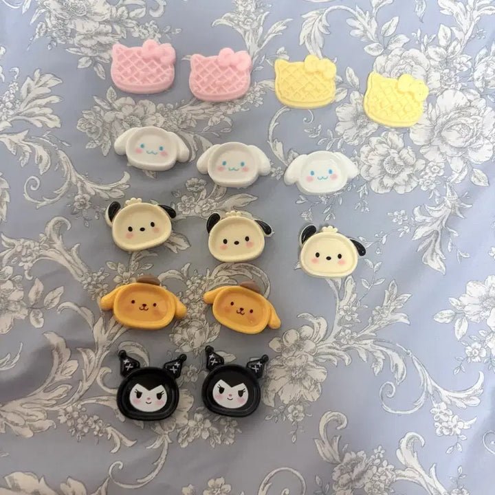 [BUNJANG] Sanrio Gacha, Keyrings, and Miniatures Bundle Set / 산리오 캐릭터 가챠, 키링, 미니어처