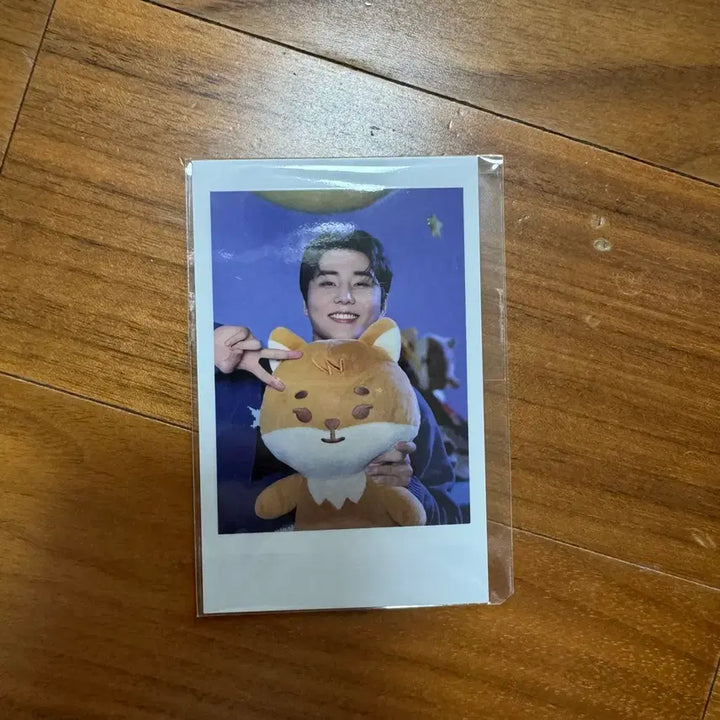 [BUNJANG] Young K Sealed Polaroid / 영케이 미개봉 폴라로이드