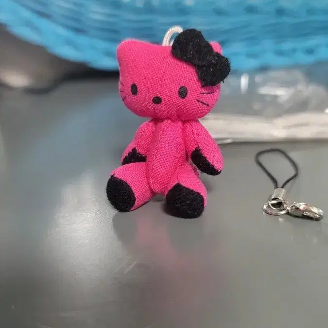 [BUNJANG] Sanrio Hello Kitty Hot Pink Keychain 2006 / 고전키티 핫핑크 키링