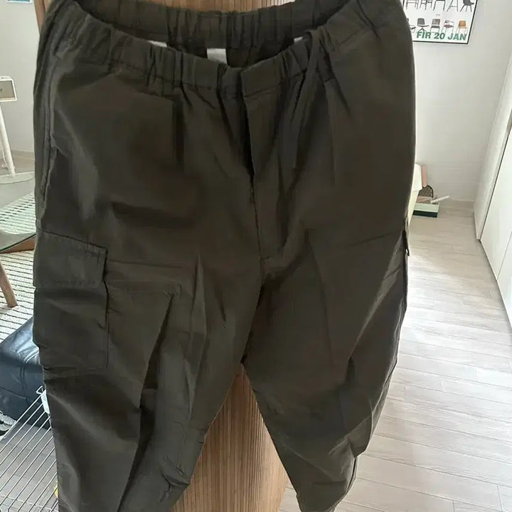 [BUNJANG] Uniqlo U Wide Fit Parachute Cargo Pants Olive L / 유니클로U 와이드핏 파라슈트 카고팬츠 올리브 L