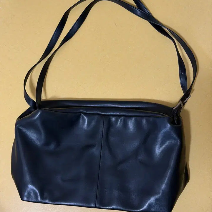 [BUNJANG] Hoze Mold Black Bag (Day6 Dowoon Bag) / 호재 몰드 블랙 (데이식스 도운 가방)