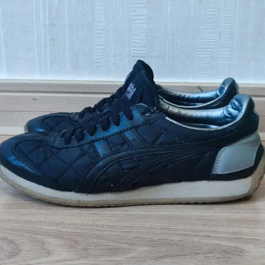 [BUNJANG] Onitsuka Tiger Mexico 66 Black Quilted Sneakers / 오니츠카타이거 멕시코 66 블랙 퀼팅 230