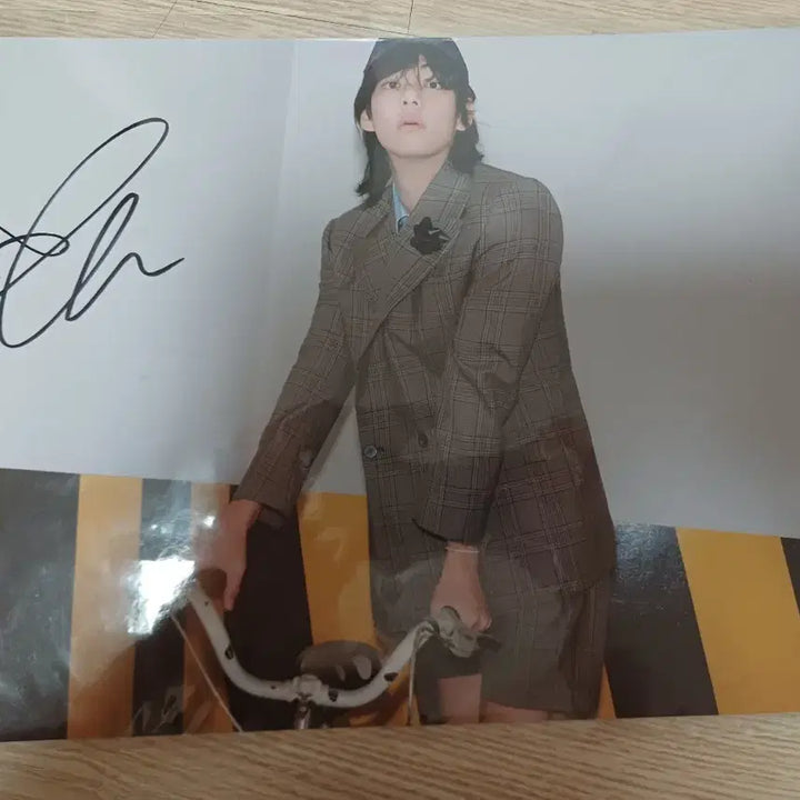 [BUNJANG] BTS V Layover Autographed Poster / BTS 뷔 레이오버 친필사인 포스터