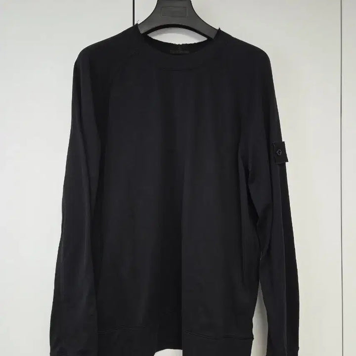 [SOLD OUT] 스톤아일랜드 24ss 고스트피스 오가닉코튼 맨투맨 블랙 L