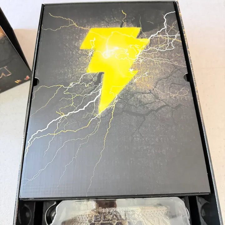 [BUNJANG] Hot Toys Black Adam Golden Armor DX31 Figure / 핫토이 블랙아담 골든아머 DX31 판매합니다.