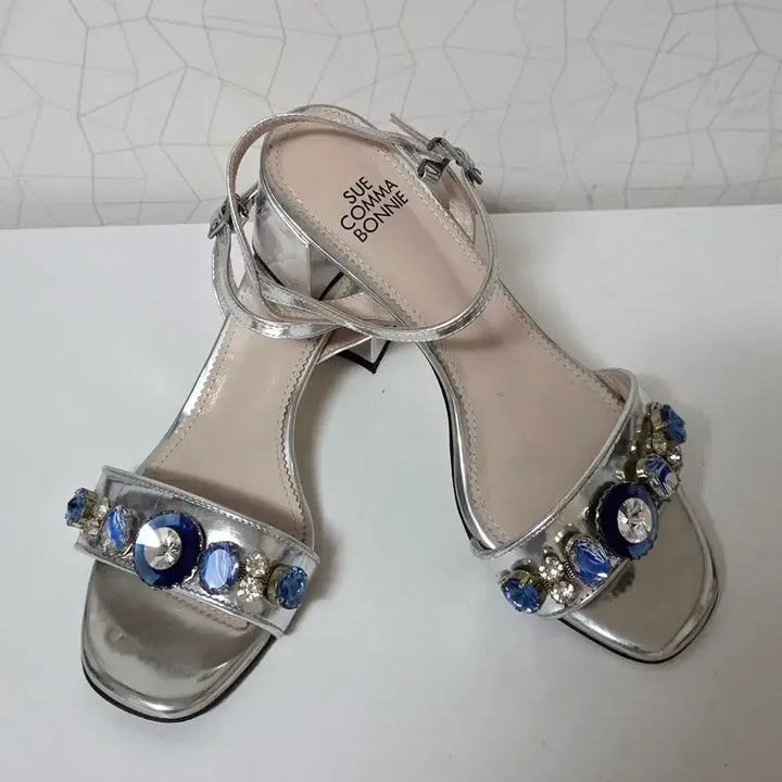 [SOLD OUT] 슈콤마보니 보석샌들 신발