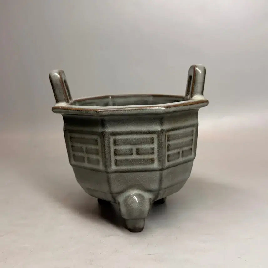 [BUNJANG] Chinese Eight Trigram Octagonal Tripod Censer / 중국 도자기 팔각 삼족 팔괘 향로