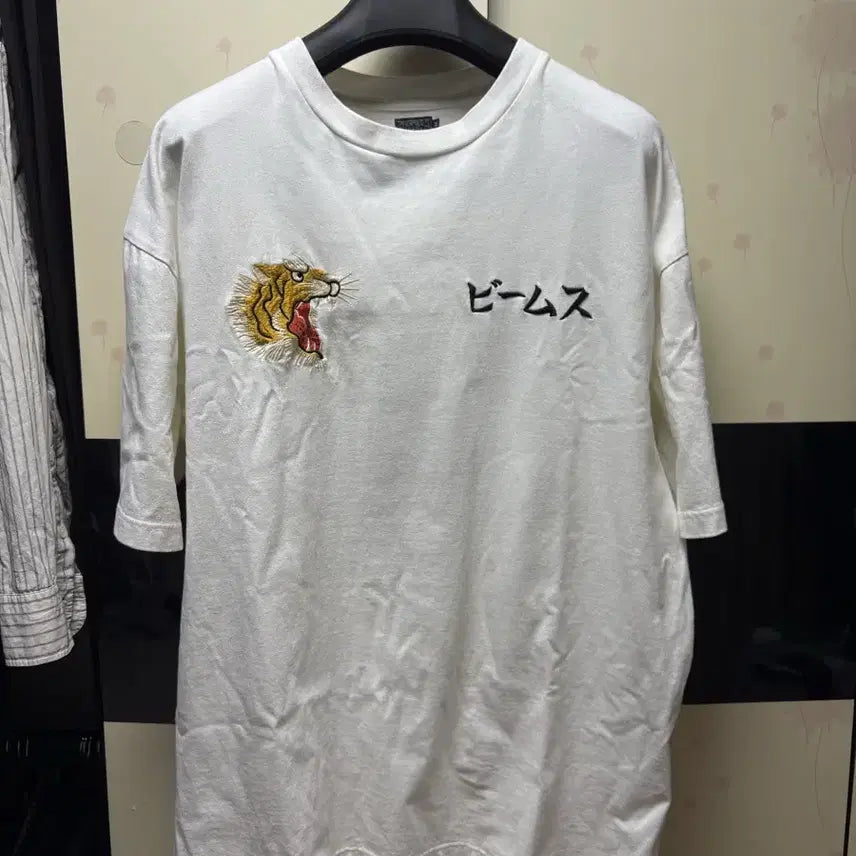 [BUNJANG] BEAMS Seoul Tiger Embroidery Short-Sleeve T-Shirt / [M] BEAMS 빔즈 서울 한정판 호랑이 자수 반팔 티셔츠