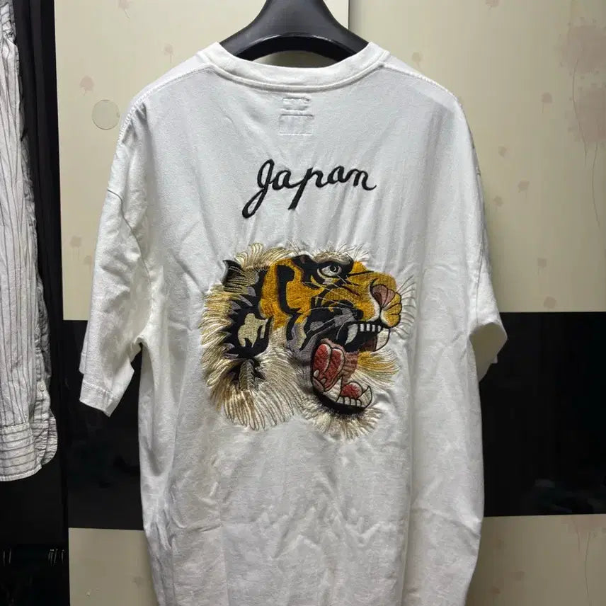 [BUNJANG] BEAMS Seoul Tiger Embroidery Short-Sleeve T-Shirt / [M] BEAMS 빔즈 서울 한정판 호랑이 자수 반팔 티셔츠
