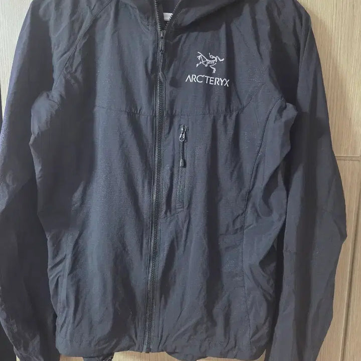 [SOLD OUT] 아크테릭스 바람막이 자켓 블랙