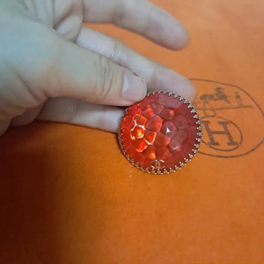 [BUNJANG] Chanel Authentic Red Brooch / 샤넬 정품 레드 브로치(4*4)