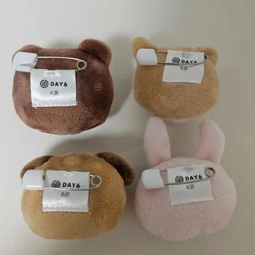 [BUNJANG] Day6 Tokyo Soft Toy Badge Bundle Set / 데이식스 도쿄 소프트 토이 뱃지(방케필돈 일괄)