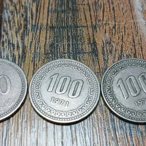 [BUNJANG] 100 Won Coin Bundle (1971, 1978, 1983) / 100원 동전 3개 (1983년, 1971년, 1978년)