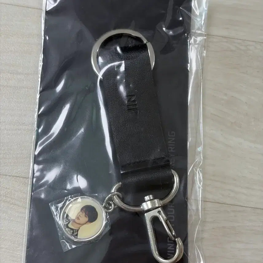 [BUNJANG] BTS Wings Leather Keyring Full Member Bundle Set / 방탄소년단 윙즈 키링 전멤버