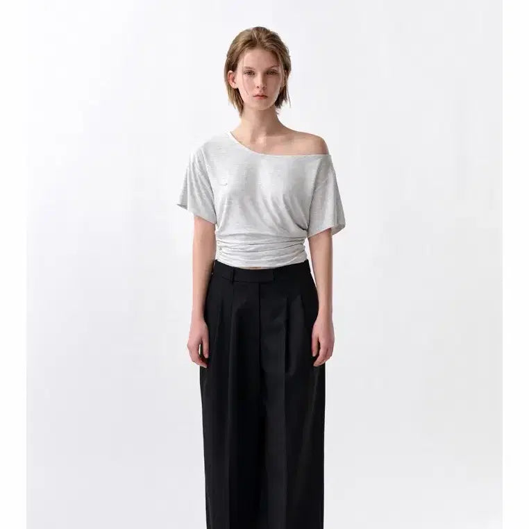 [BUNJANG] Abra Mo Ruchid Open Shoulder Top Short Sleeve T-Shirt / (새상품/가격 안 내려요)아비에무아 러치드 오픈 숄더 탑 반팔티