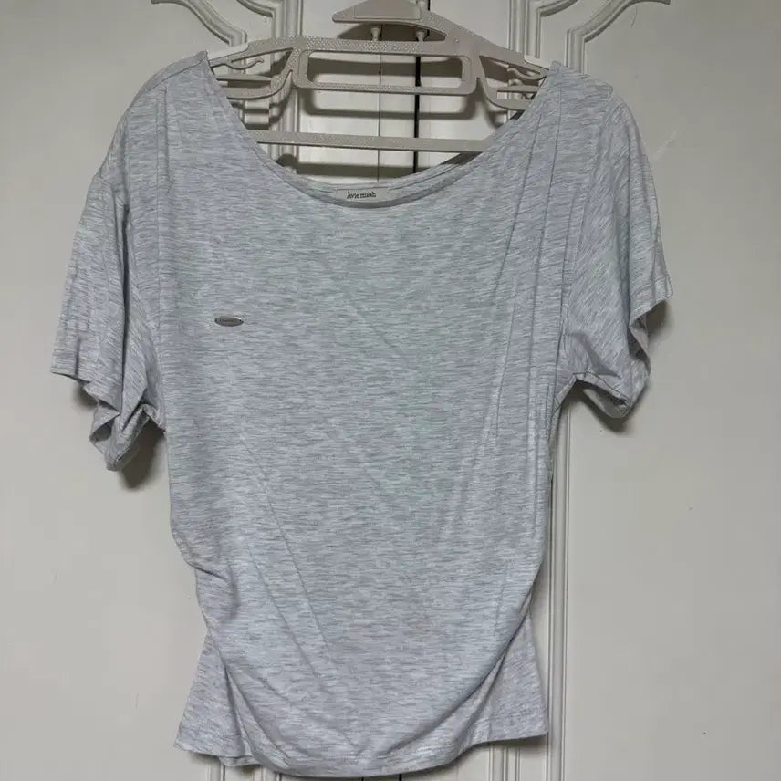 [BUNJANG] Abra Mo Ruchid Open Shoulder Top Short Sleeve T-Shirt / (새상품/가격 안 내려요)아비에무아 러치드 오픈 숄더 탑 반팔티